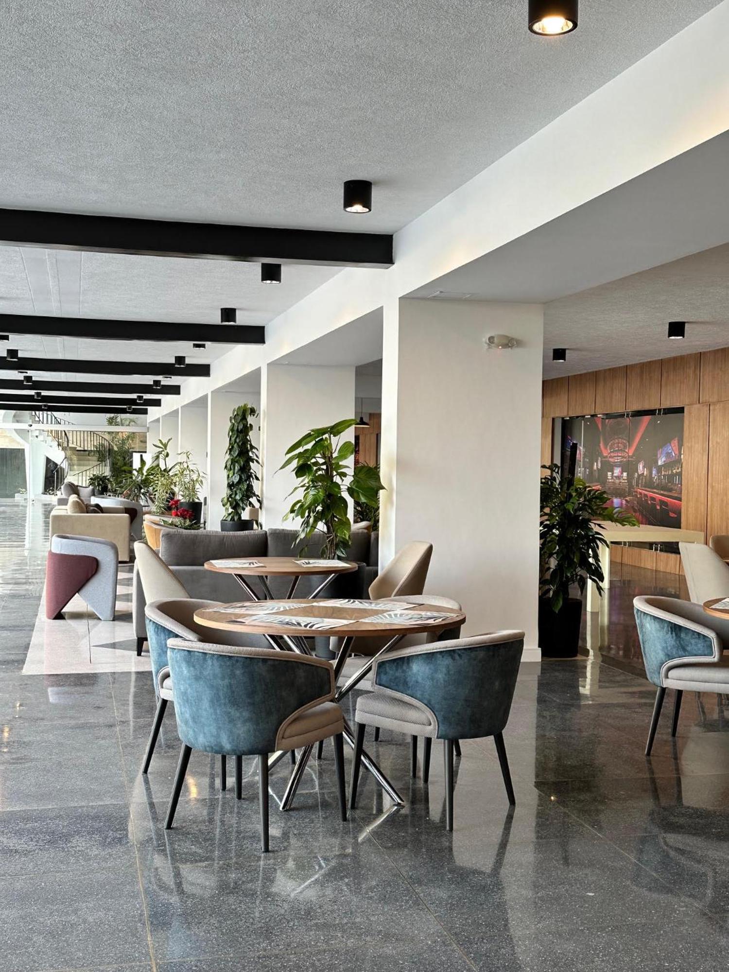 Hotel Eurobuilding Tama San Cristóbal Extérieur photo