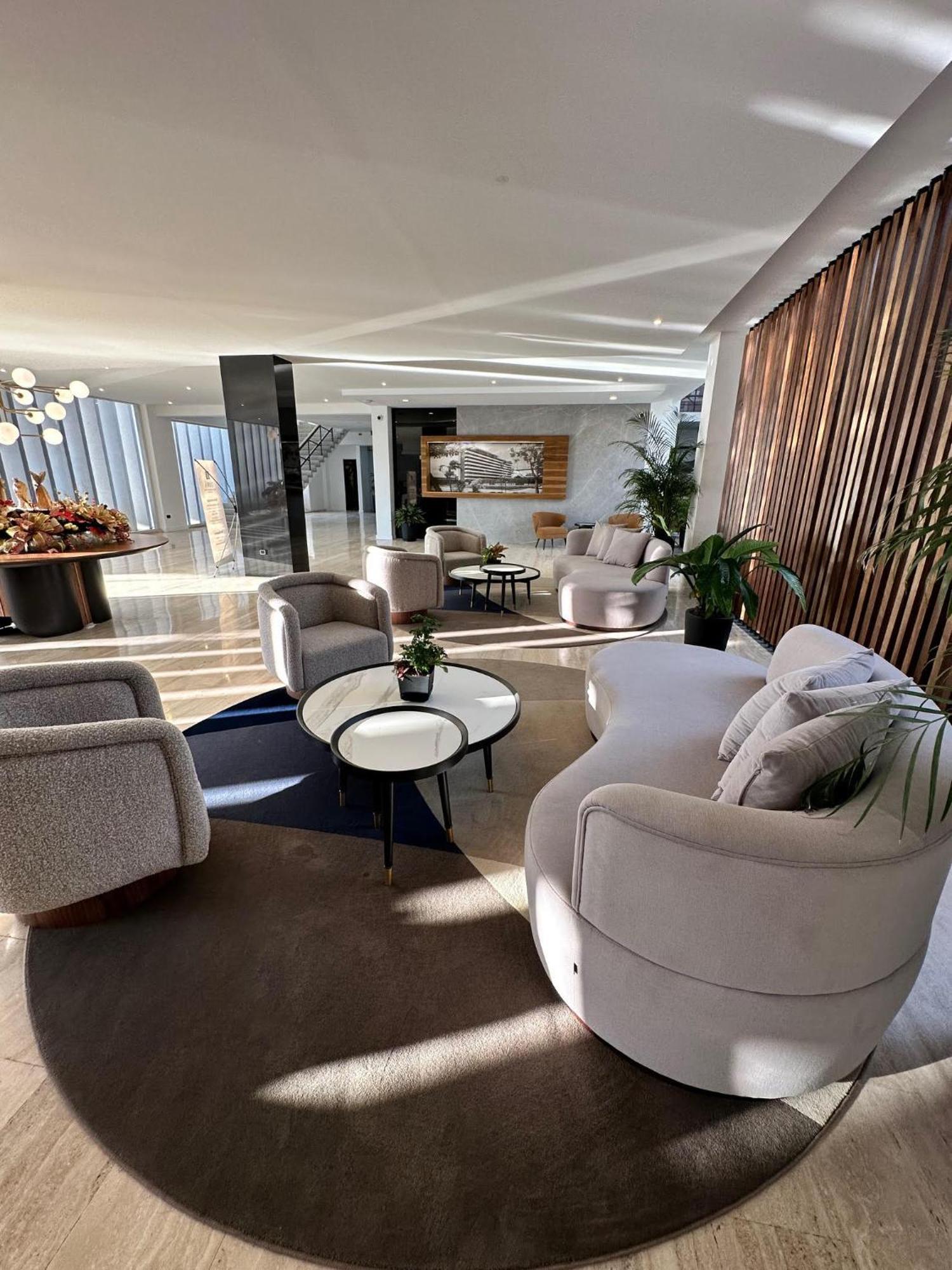 Hotel Eurobuilding Tama San Cristóbal Extérieur photo